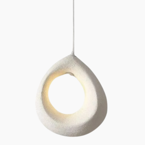 Lustre blanc wabi sabi sur fond blanc