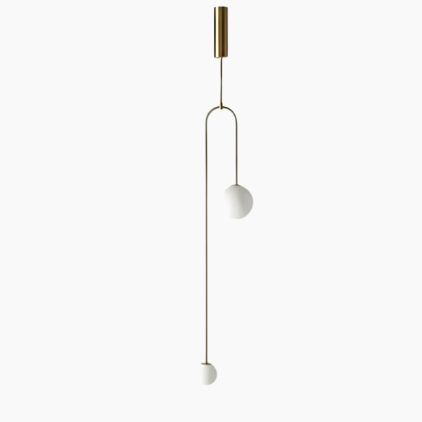 Boule verre lustre suspendu et moderne sur fond blanc