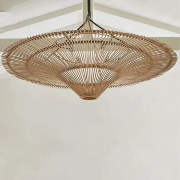 Grand lustre artisanal en rotin