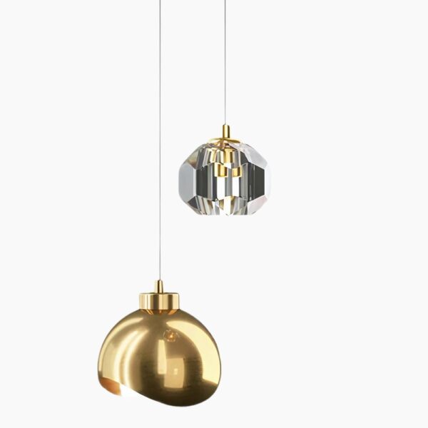 Lustre doré design chic sur fond gris