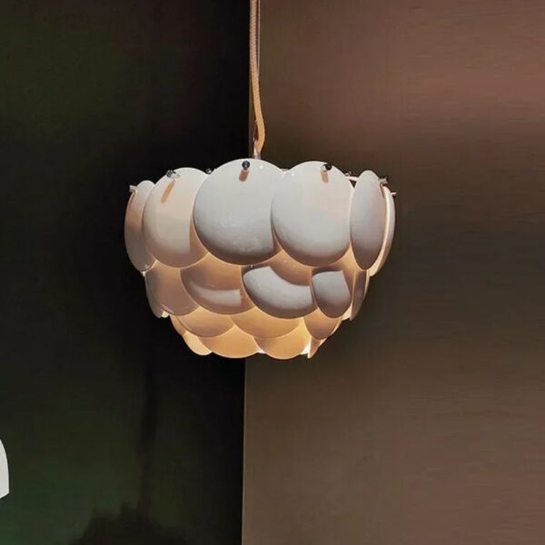 Lustre année 50 en céramique sur fond gris