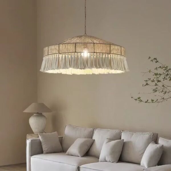 Lustre bali vintage à pampilles dans une pièce