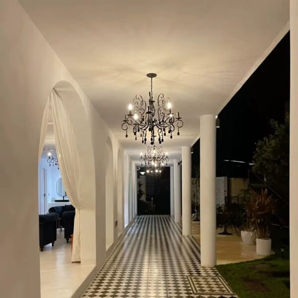 Lustre baroque au design de chandelier