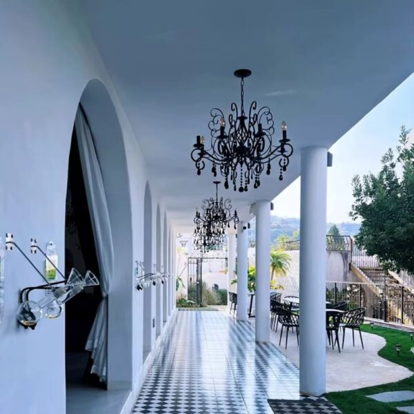 Lustre baroque au design de chandelier