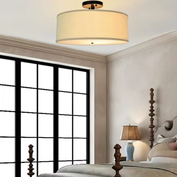 Lustre beige et circulaire en soie