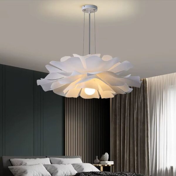 Lustre blanc au design de fleur