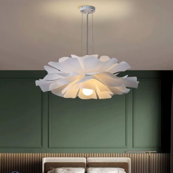Lustre blanc au design de fleur