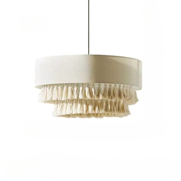Lustre bohème et circulaire à pampilles sur fond blanc