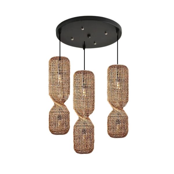 Lustre bohème en rotin sur fond beige