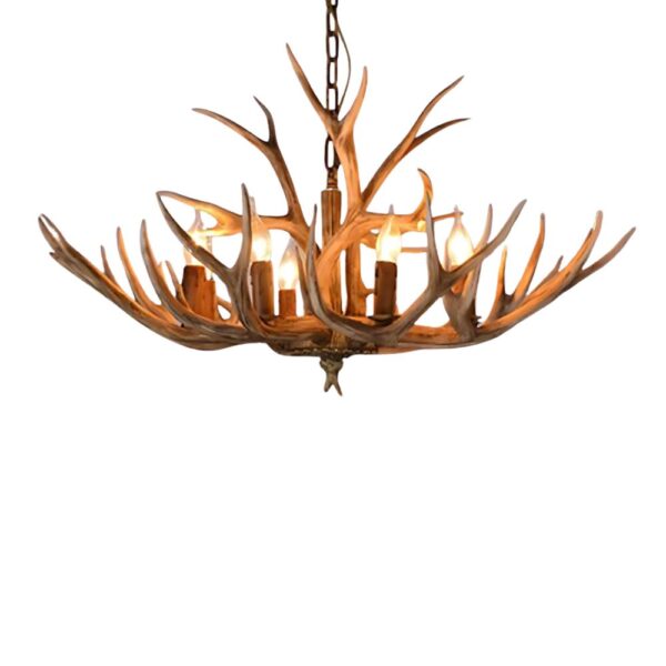 Lustre bois de cerf décoratif dans une pièce