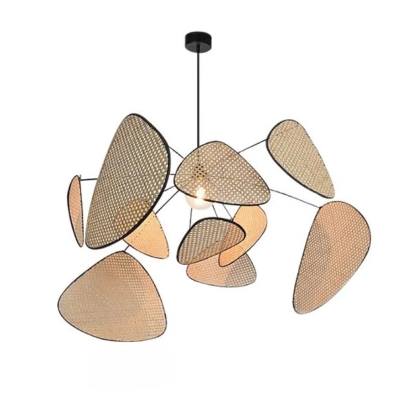 Lustre cannage à pétales sur fond blanc