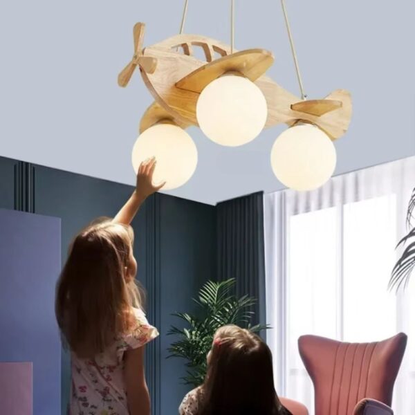 Lustre chambre enfant avion en bois