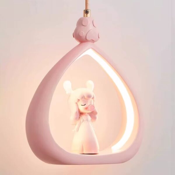 Lustre chambre fille design princesse sur fond gris