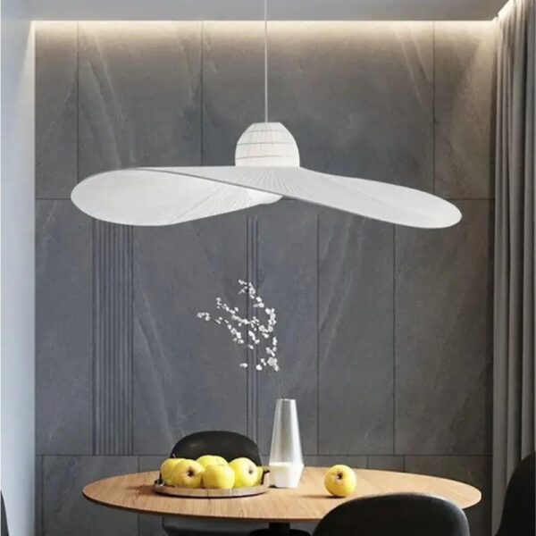 Lustre chapeau blanc et lumineux