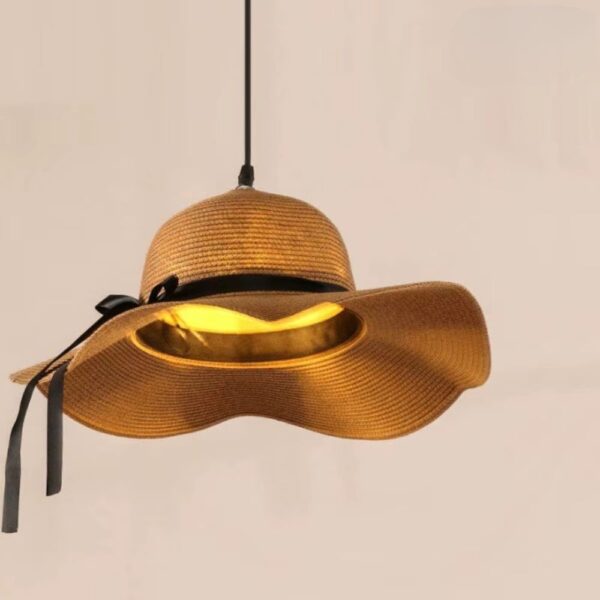 Lustre chapeau de paille en rotin
