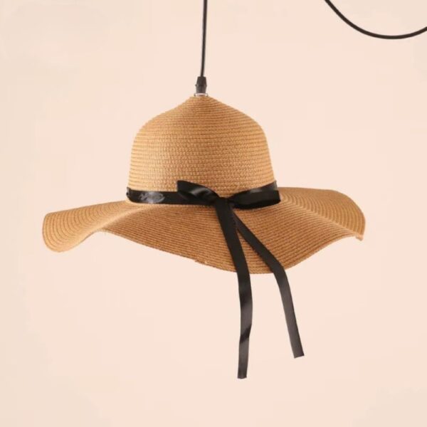 Lustre chapeau de paille en rotin