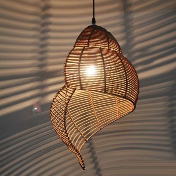 Lustre coquillage artisanal en bambou