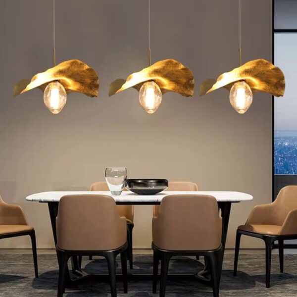 Lustre doré design floral