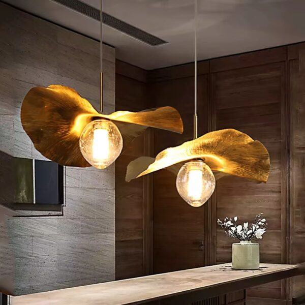 Lustre doré design floral
