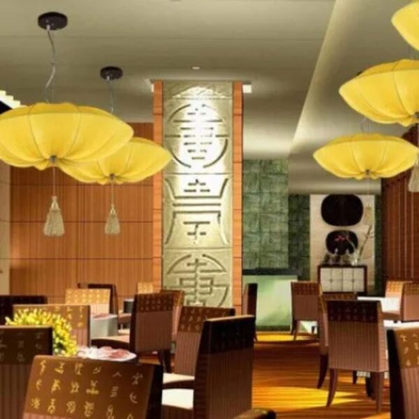 Lustre oriental jaune en tissu