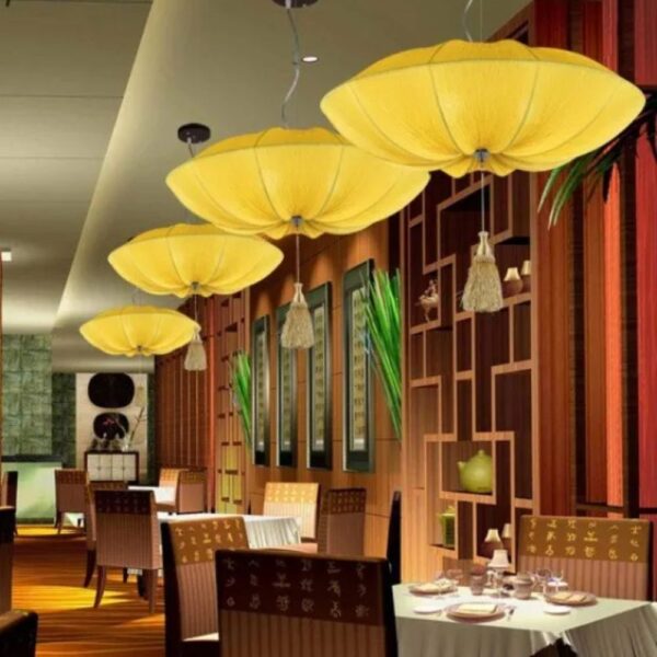 Lustre oriental jaune en tissu
