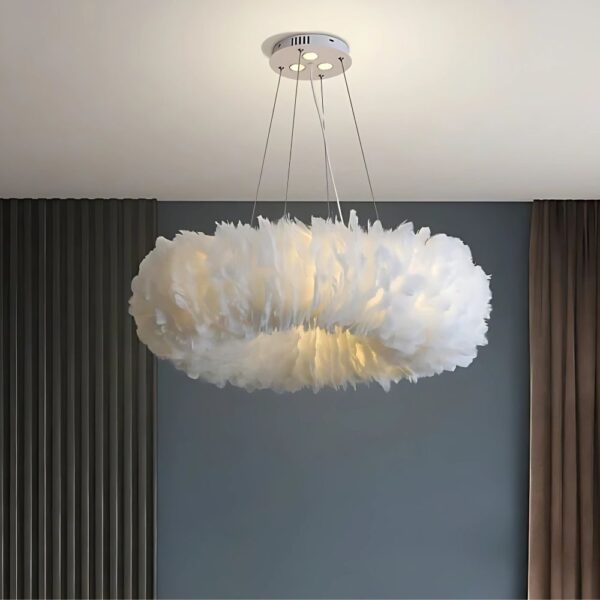 Lustre plume circulaire dans une pièce