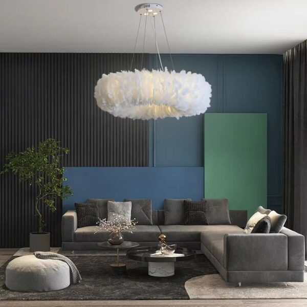 Lustre plume circulaire dans une pièce