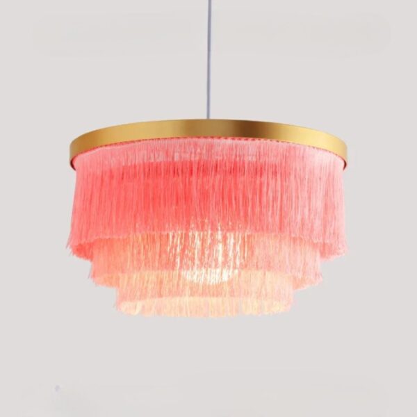 Lustre rose et chic à pampilles