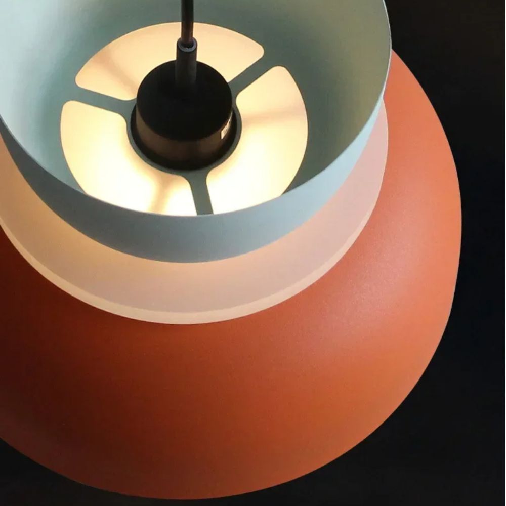 Lustre scandinave coloré et épuré