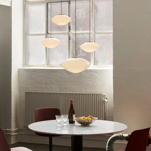 Lustre scandinave épuré en verre