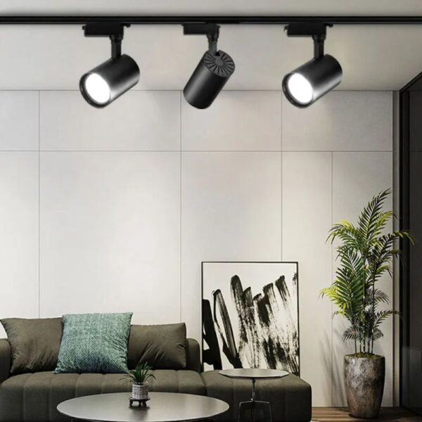 Lustre spot 3 têtes dans une pièce