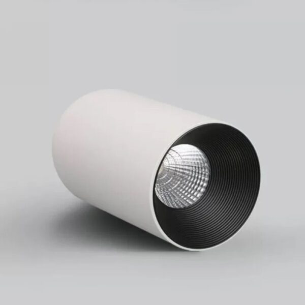 Lustre spot cylindrique et épuré sur fond gris