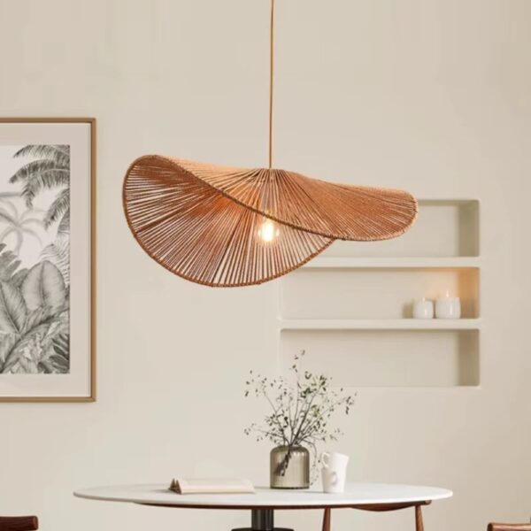 Lustre vertigo tressé en chanvre dans une pièce