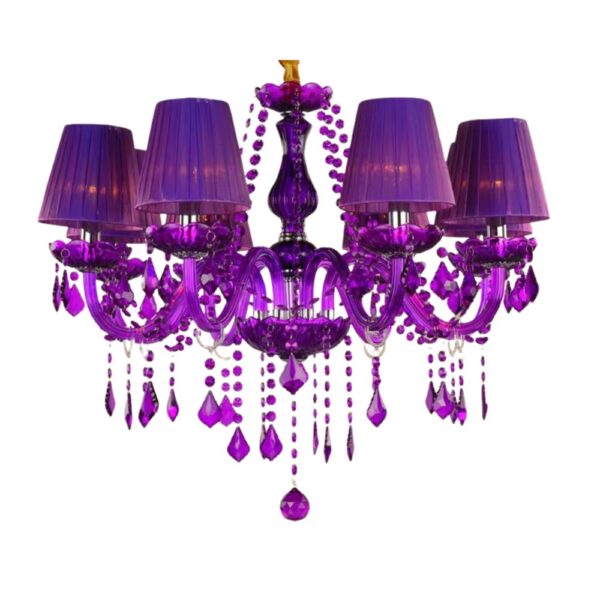 Lustre violet style chandelier sur fond blanc